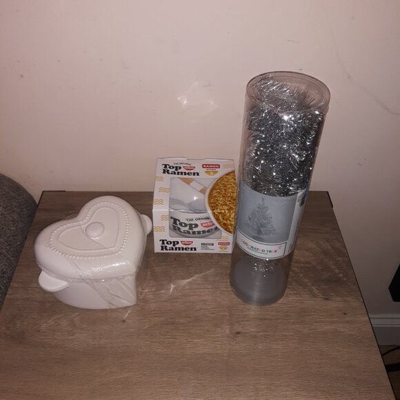 Christmas Bundle - Table Top Tree - Heart Shape Dish - Ramen Bowl with Spoon - Picture 9 of 12